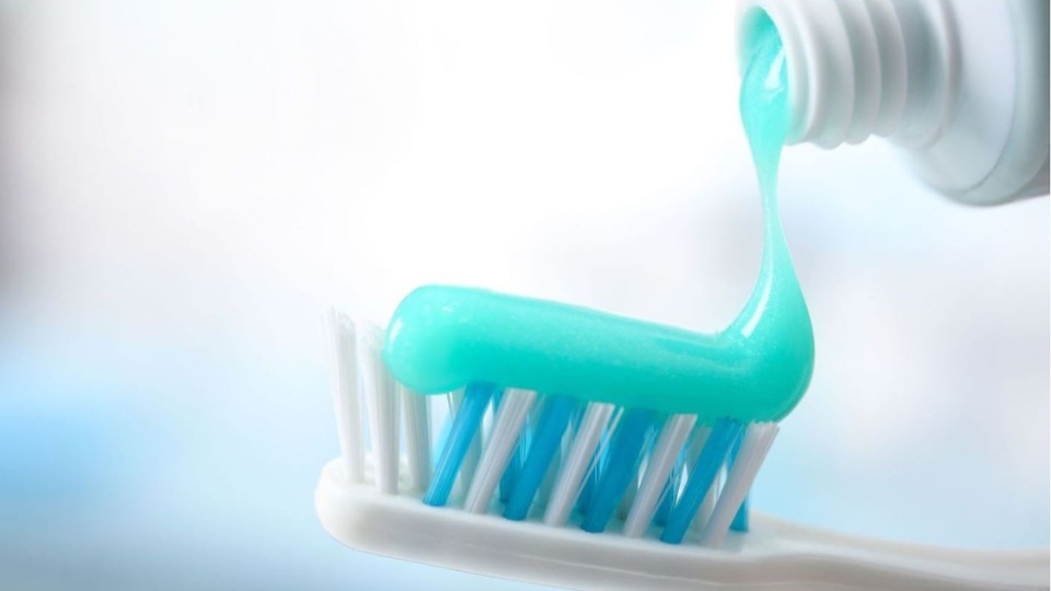 Fluoride in Toothpaste: Uses, Benefits, Side Effects, Risks – Istanbul Turkey Dental Clinic